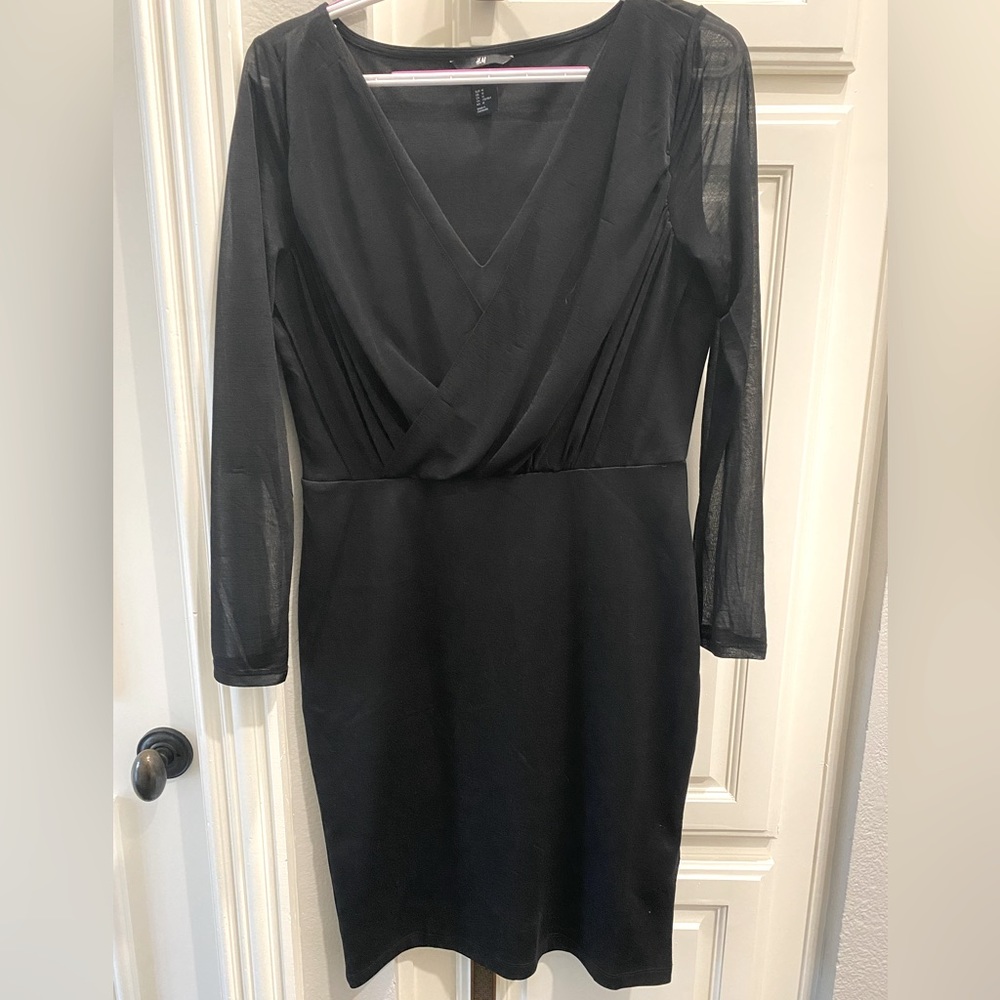 H&M black bodycon dress v neck w/ mesh sleeves medium size, great for events